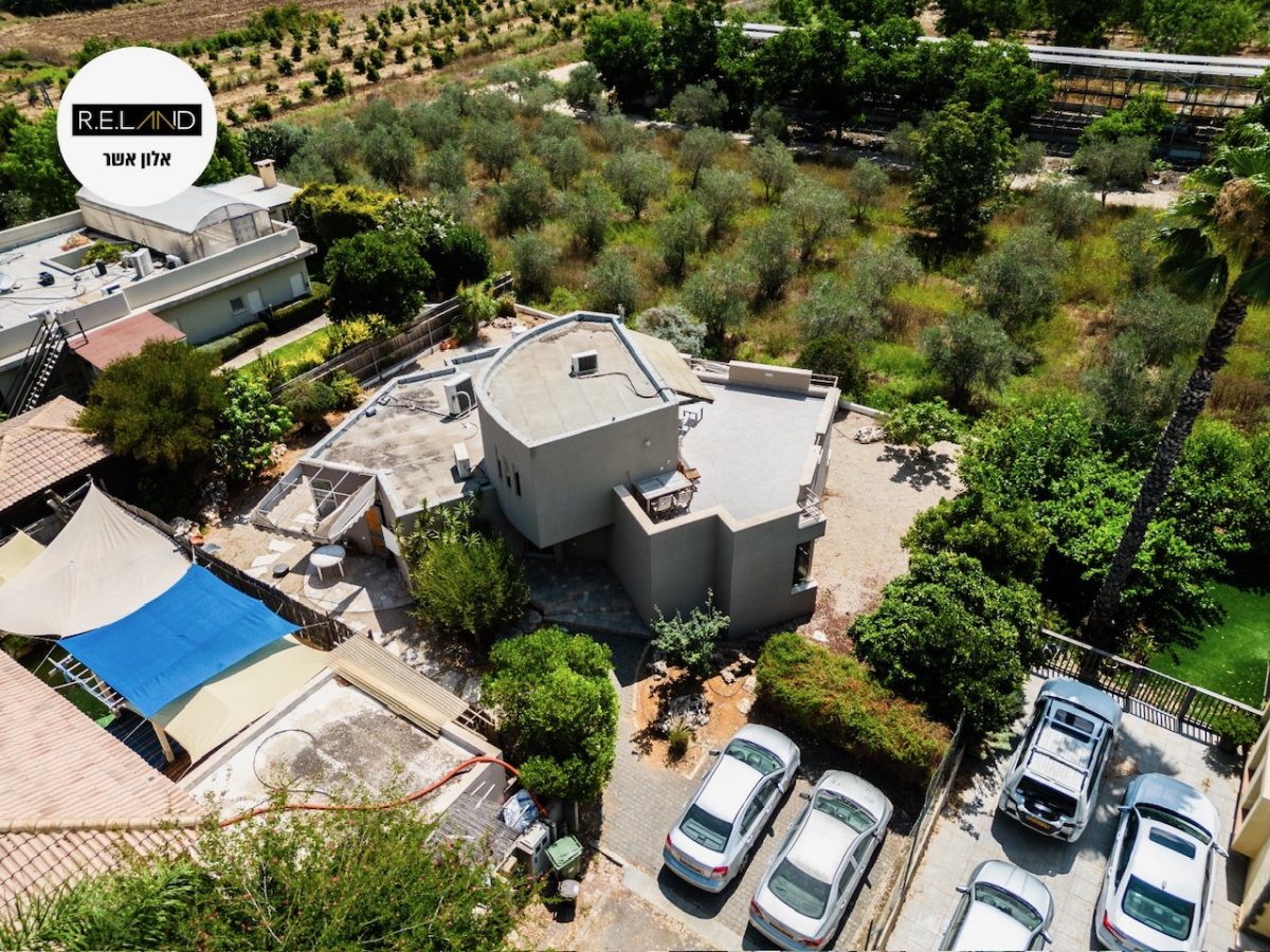 וילה מעוצבת בעמק-חפר מגרש ענק 564 מ”ר גובל בירוק