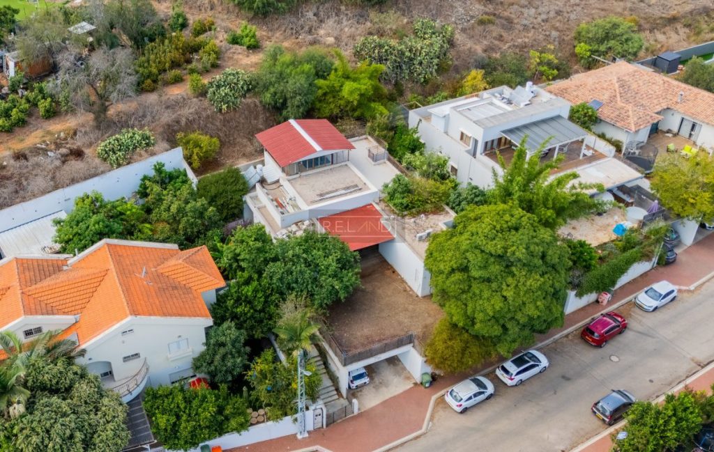וילה יוצאת דופן למכירה במושב אלישיב | בקרבת בית הספר האנתרופוסופי “אופק”, ומשויכת גם לבתי הספר משגב גבעת חיים איחוד ולתיכון מעיין השחר וילה יוצאת דופן למכירה במושב אלישיב | בקרבת בית הספר האנתרופוסופי “אופק”, ומשויכת גם לבתי הספר משגב גבעת חיים איחוד ולתיכון מעיין השחר